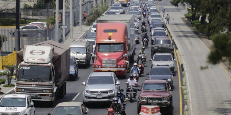 Se establecen horarios de circulación para el transporte de carga pesada en Navidad y Año Nuevo