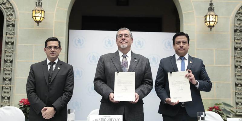 Presentan Iniciativas de Ley y acuerdos gubernativos para combatir la corrupción