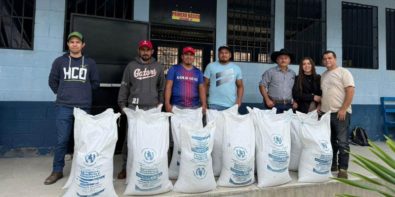 Agricultores de El Chal beneficiados con fertilizante