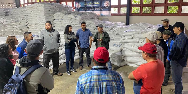 Bono Campesino llega a familias de San Luis, Petén