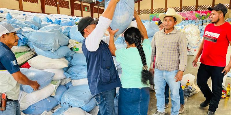 Entregan alimentos para más de ocho mil familias de Camotán