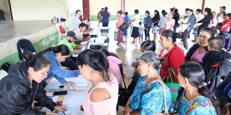 Más municipios de Petén reciben el Bono Campesino