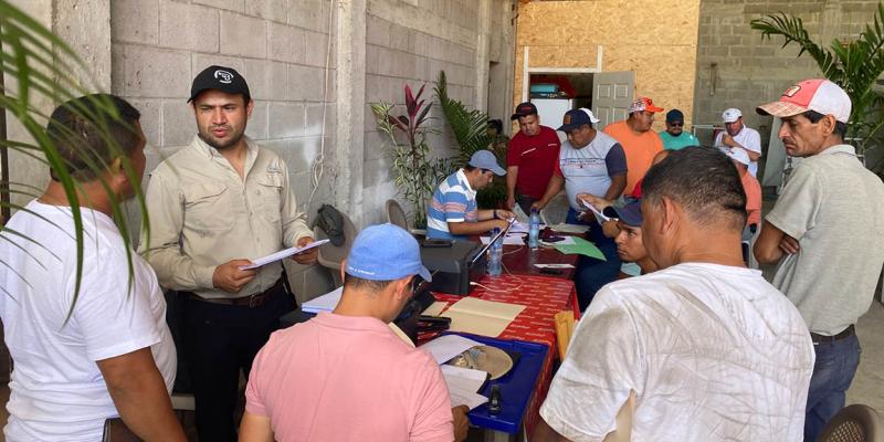 Entregan licencias de transporte de alimentos en Petén
