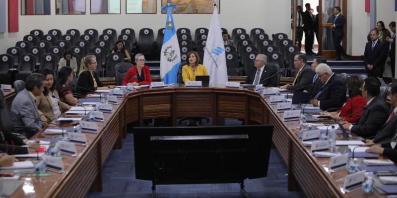 En esta Estrategia, resaltan iniciativas propias del gobierno central, entre ellas el Crédito Tob’anik, un Fondo de Crédito de Apoyo a los Pequeños y Medianos Productores Agrícolas.