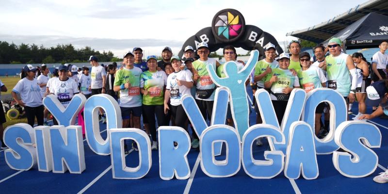 Carrera policial fomenta una vida libre de drogas
