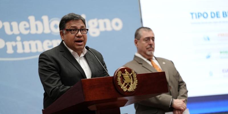 El Presidente Bernardo Arévalo y el Secretario de SEGEPLAN, Carlos Mendoza, destacaron los resultados de la primera convocatoria de Becas por Nuestro Futuro.