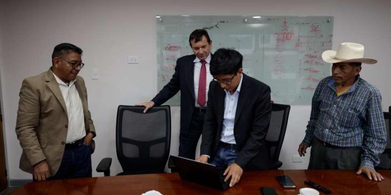 SIT coordina esfuerzos para conectar centros educativos de Patzité