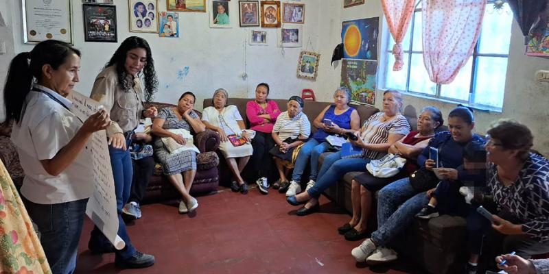 Mujeres mixqueñas conocen los beneficios de asociarse