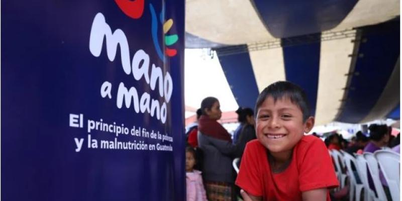 Mano a Mano: SESAN promueve prácticas de alimentación saludable durante entrega de Bono Social