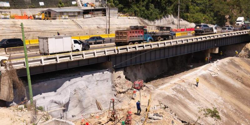Covial trabaja en protección de taludes en la CA-1 Oriente
