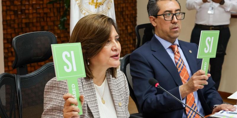 Integrantes del Conabed se reúnen en el Minfin 