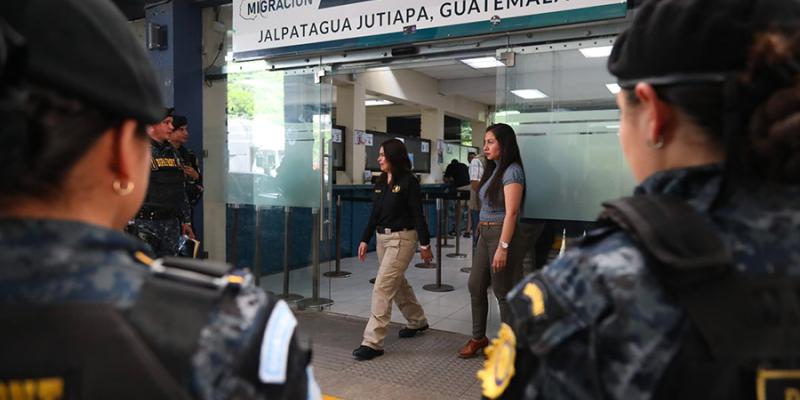 Viceministra de Antinarcóticos supervisa plan de seguridad por Fiestas Agostinas en frontera Valle Nuevo