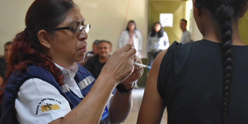 Jornada de vacunación en Provial: un compromiso con la salud del personal