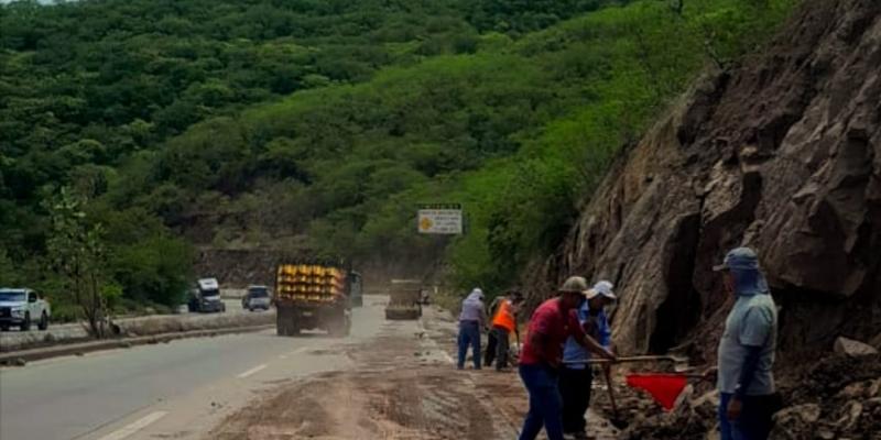 Zonas Viales trabajan por mantener paso habilitado durante temporal 