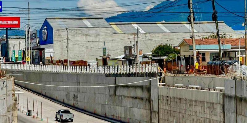Cierre total en Quetzaltenango por instalación de columnas en paso a desnivel