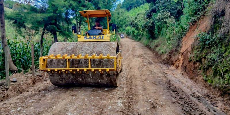 Caminos mejora 10 kilómetros  de ruta rural en San Martín Jilotepeque 