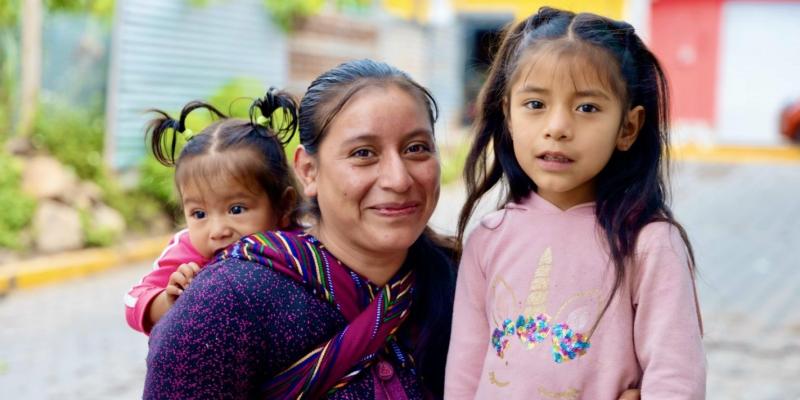 Hasta el 30 de septiembre de este año, 33 mil 159 hogares guatemaltecos cuentan con pisos de concreto, a través de la Iniciativa Intersectorial de Gobierno, Mano a Mano, impulsada por el Ministerio de Desarrollo Social (Mides)