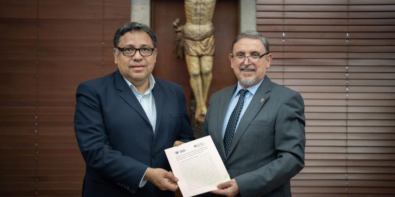 Carlos Mendoza, secretario de Planificación, y Miquel Cortés Bofill, rector de la URL, 
