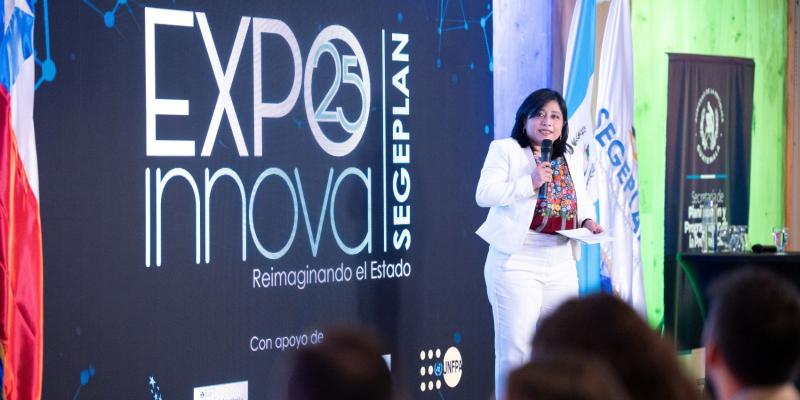 Wendy Sánchez, subsecretaria de Planificación y Programación, fue una de las moderadoras en Expo Innova 2025.