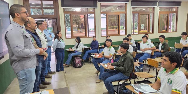 Guatemala y Honduras intercambian experiencias en modelo educativo agropecuario