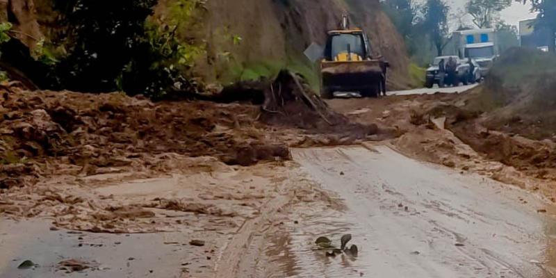 Caminos trabaja para restablecer paso en ruta afectada por derrumbe en San Marcos
