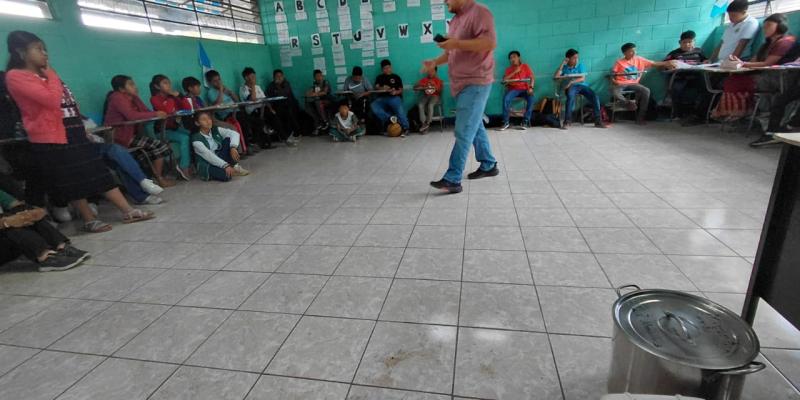 Niños de Santo Domingo Xenacoj 