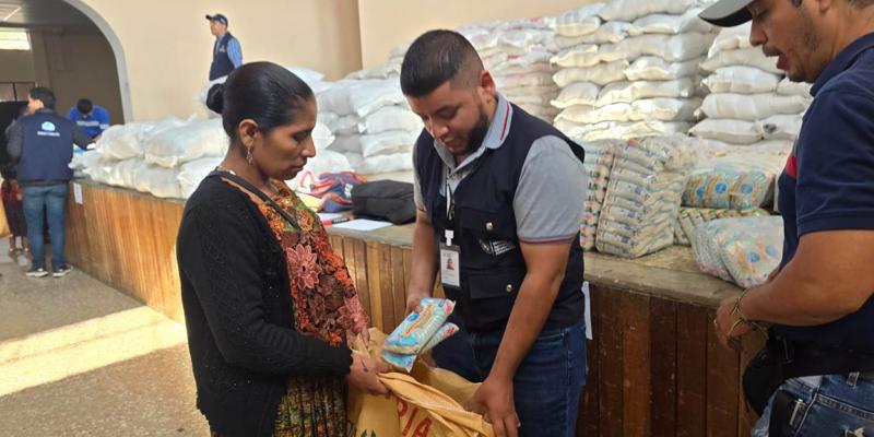 Familias de San Pedro Carchá y San Miguel Uspantán reciben asistencia alimentaria
