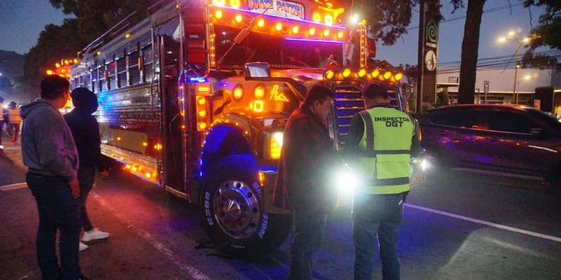 DGT y Provial fortalecen la seguridad vial con operativo de supervisión en San Lucas Sacatepéquez