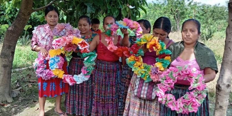 Coronas tradicionales El Estor