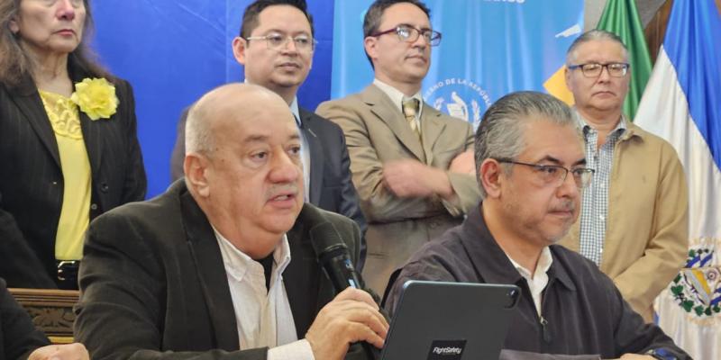 Uno de los puntos centrales de la reunión fue la presentación y socialización de la Hoja de Ruta que guiará las acciones para lograr la reactivación del Aeropuerto de Quetzaltenango.