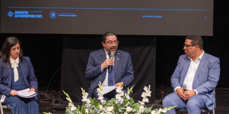Conversatorio destaca urgencia de modernizar normativa de contrataciones públicas