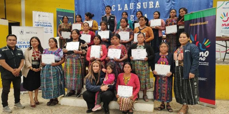 Recientemente se clausuró el proceso de formación de 187 mujeres artesanas, beneficiarias del programa Beca Artesano, que impulsa el Ministerio de Desarrollo Social en el municipio de Comitancillo