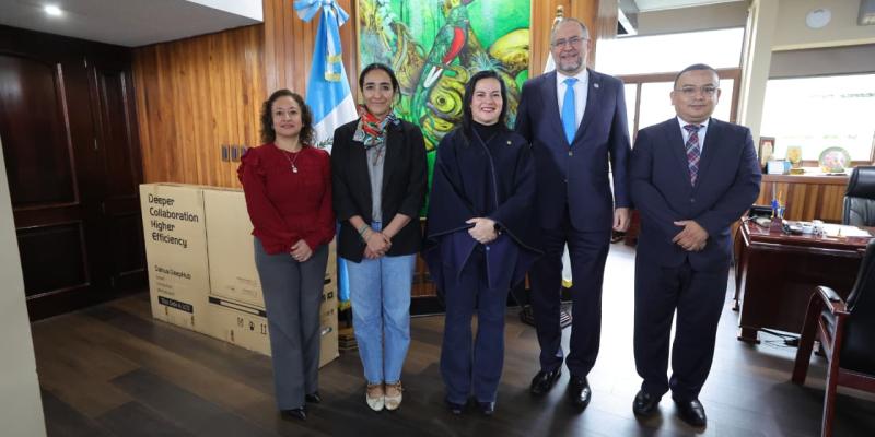 Entrega simbólica de equipo y software para fortalecer CIEA
