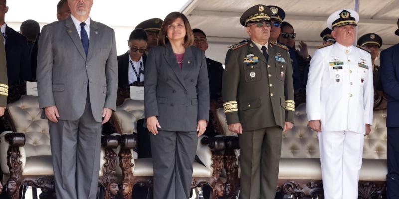Presidente Bernardo Arévalo y la Vicepresidenta Karin Herrera en el aniversario de la FAG