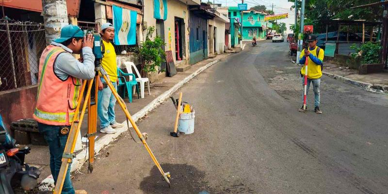¡Preparando el terreno para un mejor camino en Suchitepéquez!