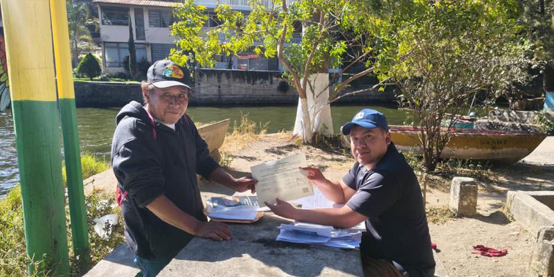 Entregan certificados de permisos de pesca artesanal en el lago de Amatitlán