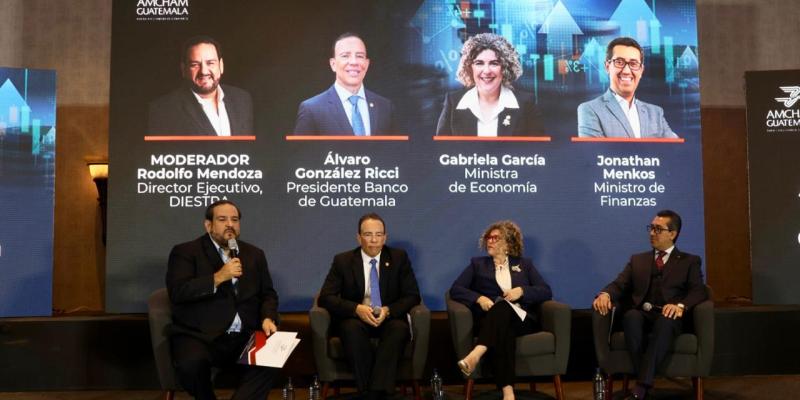 Ministra de Economía resalta el trabajo de la cartera para impulsar el desarrollo económico del país. 