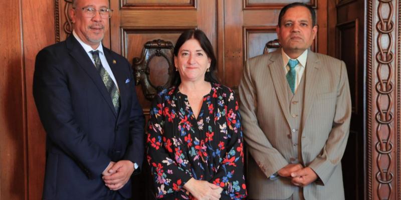 Ministra Grazioso recibe a embajador de la India. 