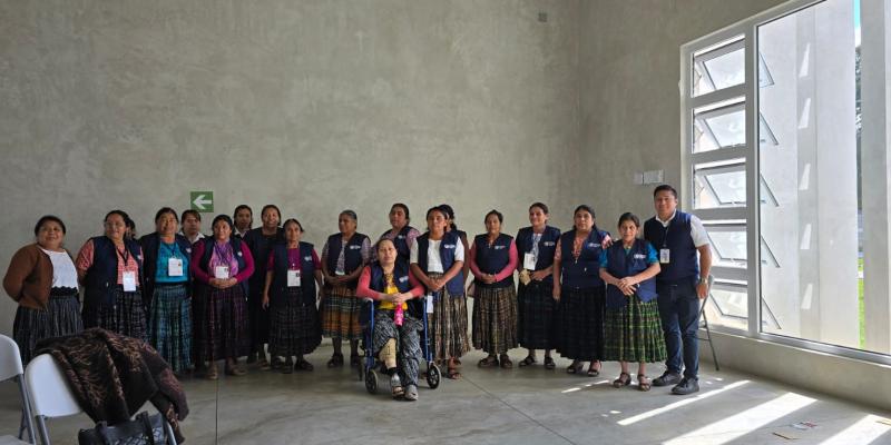 Parque de la Paz de Cobán alberga jornada de capacitación a comadronas de la aldea Totem