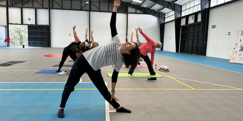 Parque Erick Barrondo recibe taller gratuito de yoga impartido por la Embajada de la India