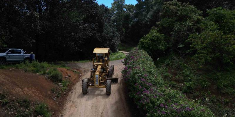 Familias de San Pedro Jocopilas contarán con caminos rurales más seguros
