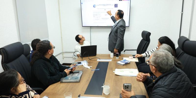 Pasajeros locales y extranjeros se benefician de coordinación de acciones para mejorar transporte turístico en Antigua