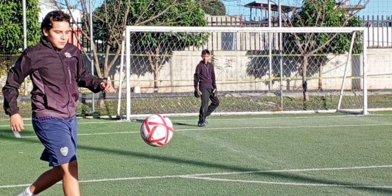 Academia de Fútbol del Parque de la Paz impulsa el desarrollo integral de la niñez y juventud en la zona 21. 