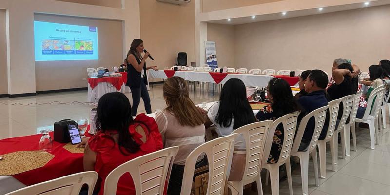 Docentes aprenden de alimentación saludable con enfoque de agricultura sensible a la nutrición