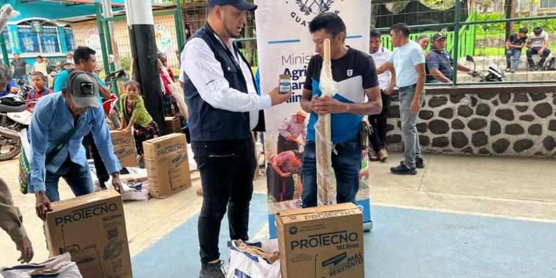 Entrega de kits productivos impulsan establecimiento de huertos familiares