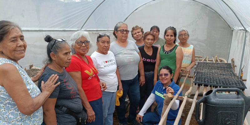 Entregan insumos para mejora hortícola del CADER en Zacapa