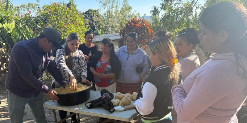 Tecnifican producción avícola con el uso de recursos locales