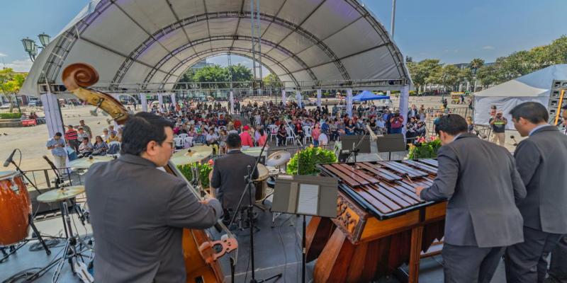 Aplausos y alegría marcaron la celebración de la 19.ª edición del Día Nacional de la Marimba en la Plaza de la Constitución.