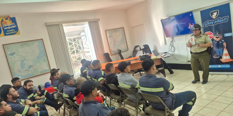 PROVIAL capacita a conductores del sector empresarial para fortalecer la seguridad vial