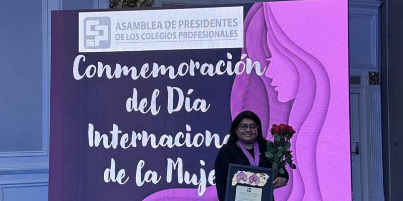 Acuicultora Darling Hermosilla distinguida con la medalla Olimpia Altuve